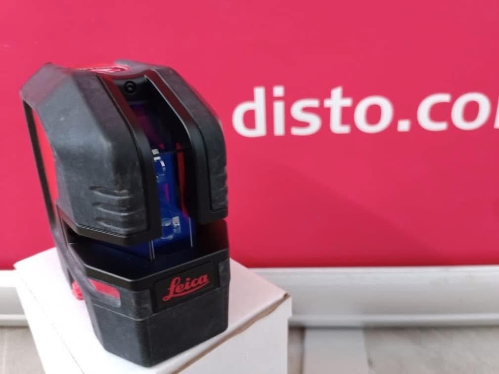 Laser Leica po wymianie szybki na oryginalną część – serwis Reper Wrocław